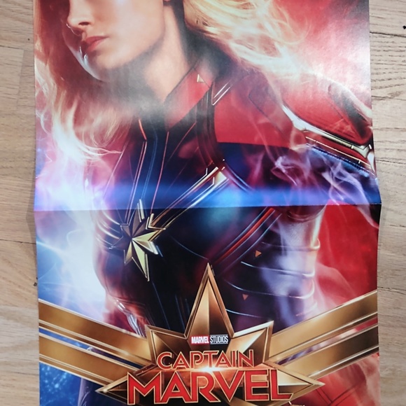 DISNEY TWENTY-THREE 2019 Magazine-Captain Marvel w/ Patch&Poster+Dumbo+Stan Lee - Picture 6 of 7